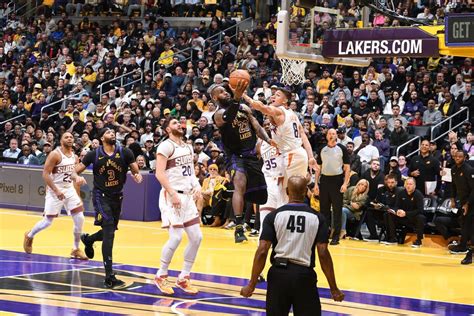 LeBron James outduels Kevin Durant to lead Lakers past Suns in .